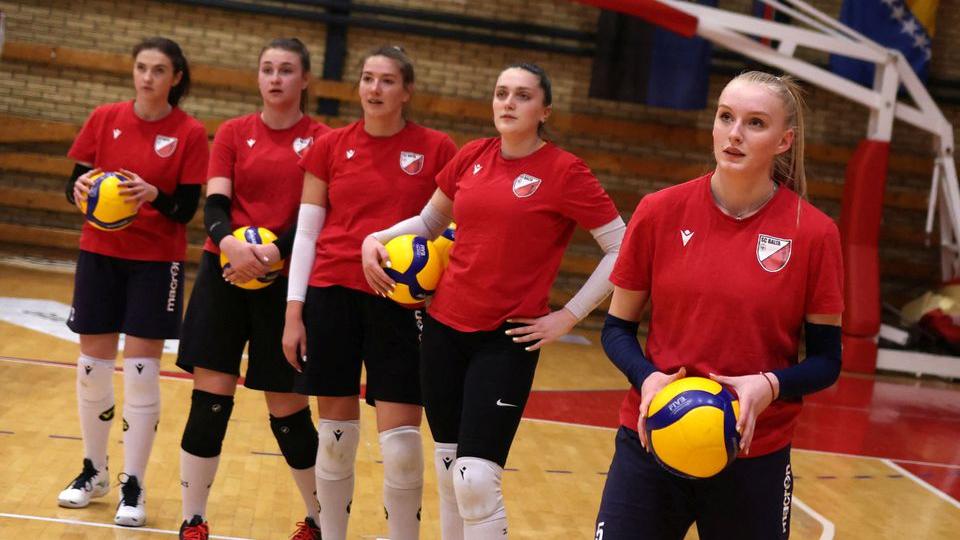 SOK is hosting seven players from the Ukrainian club Balta, with four more expected in response to an open invitation to Ukrainian female volleyball players.