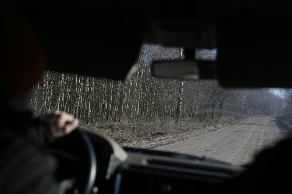 Bartosz, Tomasz and Olga drive to a pinned location sent by asylum seekers to Ocalenie's helpline.