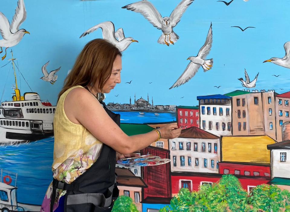 “If you ask me what colour Istanbul is, I would say it’s blue. That’s why I mainly use blue in my paintings,” says Mahsuma. Blue is also her favourite colour.