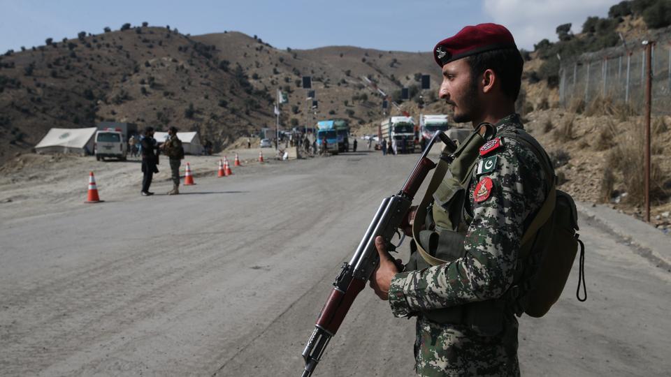 The blast targeted a police patrol near the western Pakistani city of Quetta.