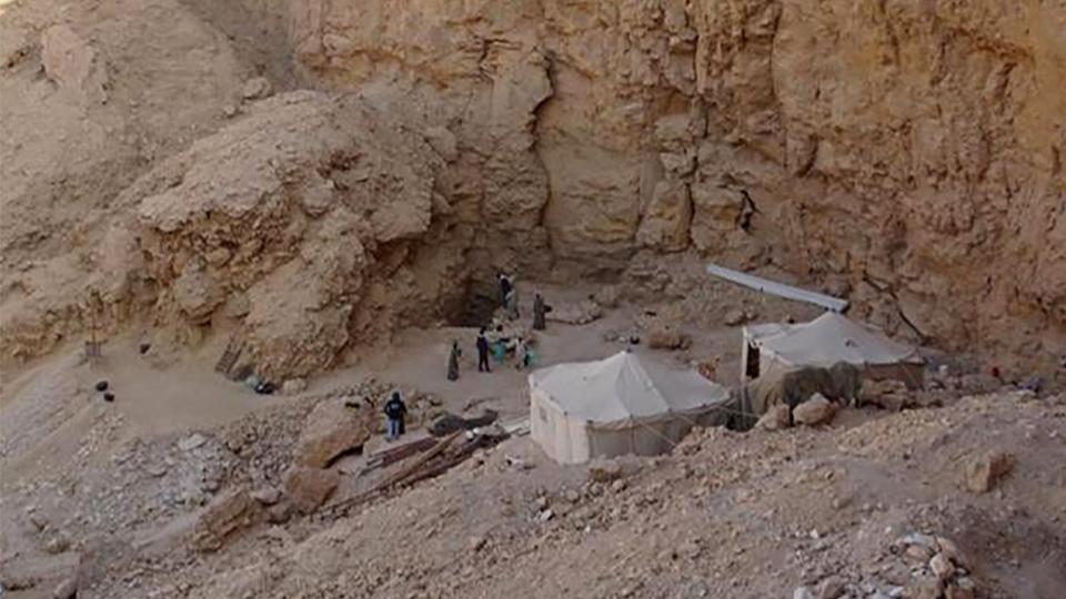 Tomb was unearthed by Egyptian and British researchers on west bank of River Nile, where famous Valley of the Queens and Valley of the Kings lie.