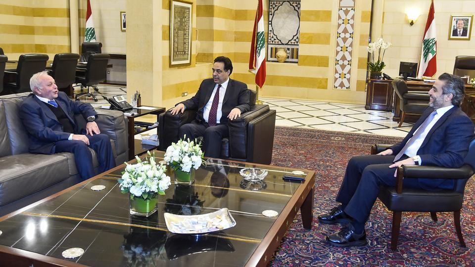 Lebanese Judge Ghassan Ouweidat (L) meeting with Prime Minister Hassan Diab (C) and Judge Mahmoud Makieh at the governmental palace in Beirut on January 28, 2020.