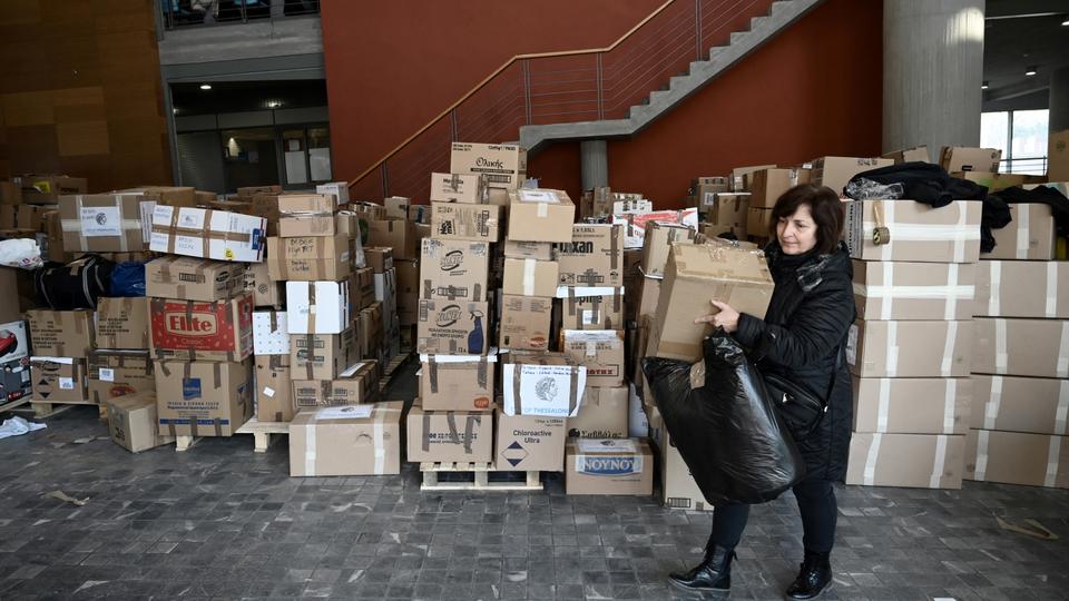 The nationwide appeal by Athens earned a massive response by Greeks who rushed to collect medicine, cans of food and other supplies for quake victims.