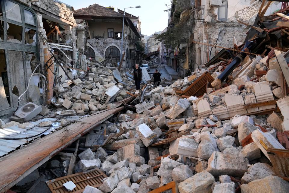 The death toll from February 6 powerful earthquakes has topped 42,000 a day after another tremor jolted Türkiye's southern Hatay province.