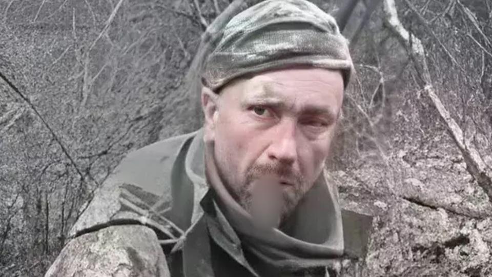 Many Ukrainians and social media users, who support Kiev against Russia's attacks, posted a picture of the man online and hailed him as a hero.