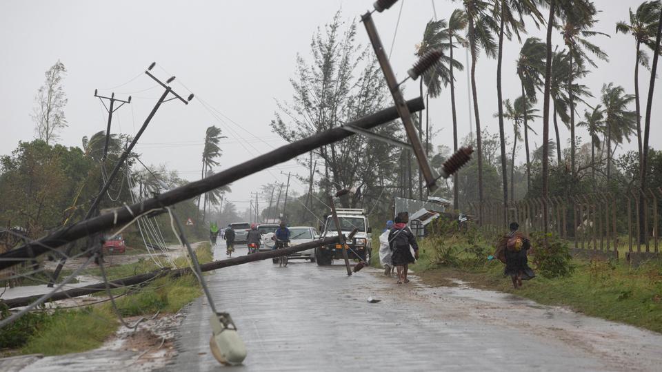 Malawi's government ordered schools in ten southern districts to remain closed until Wednesday, with rains and winds expected to continue to batter the nation's south.