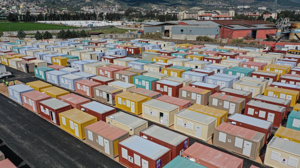 An aerial view of containers, each consisting of a bedroom and bathroom, in Hatay, Türkiye.