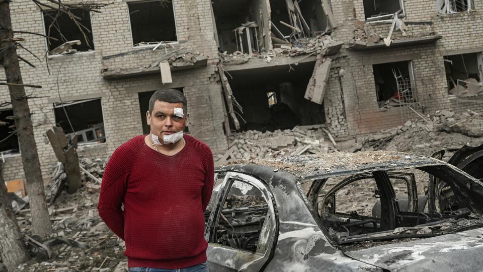 Russian deadly strikes in the city of Sloviansk destroys many buildings.