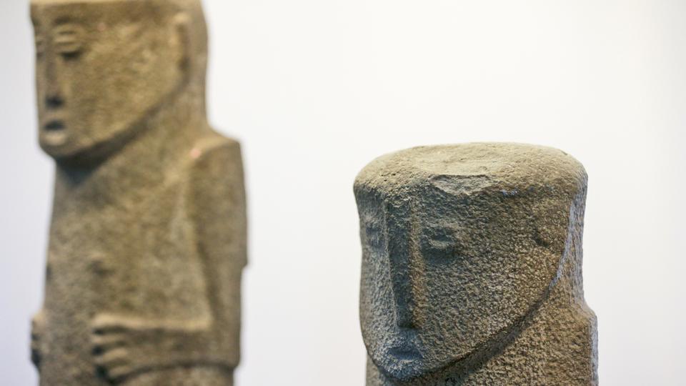 LatineAmerican embassies say the sale of artefacts encourages looting and illicit trafficking and laundering of assets by international crime groups.