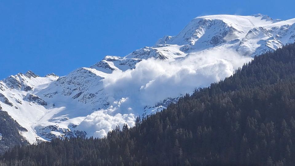 According to the daily Le Figaro, one person was injured while eight others escaped unharmed.