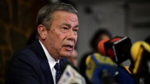 After Saturday's meeting in Colombia's Sopo, opposition leader Gerardo Blyde applauded the peace initiative of Colombian President Gustavo Petro.