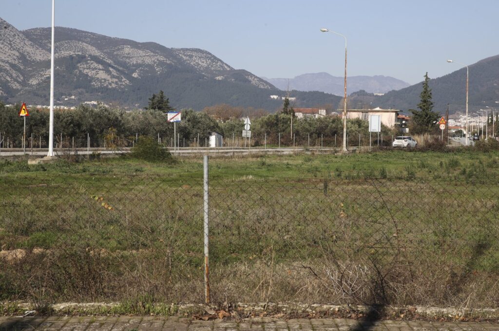 Horozlu (Petinos) village is seen from a distance in Western Thrace's Xanthi (Iskeçe) region in northeastern Greece, Dec. 23, 2022. (AA Photo)