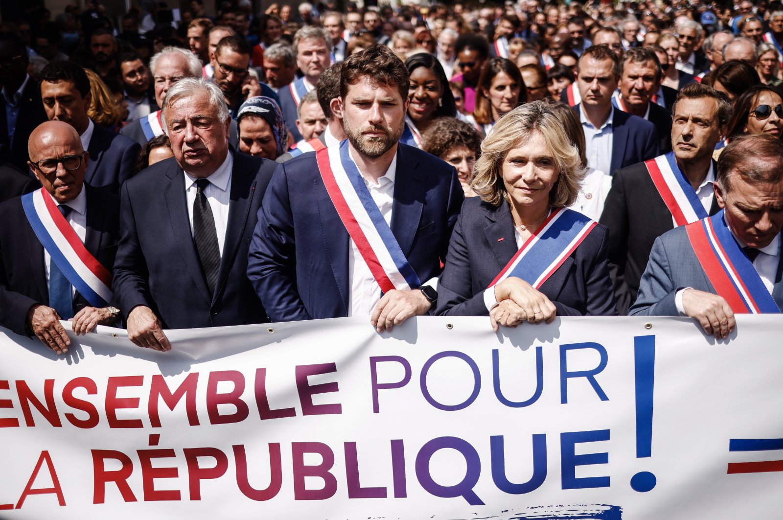 L'Hay-les-Roses mayor Vincent Jeanbrun (C), flanked by French Senate President Gerard Larcher (2-L) and Ile-de-France Regional Council President Valerie Pecresse (2-R), hold a banner reading "Together for the Republic" during a citizen rally following the attack on his house in L'Hay-les-Roses, south of Paris, France, July 3, 2023. (EPA Photo)