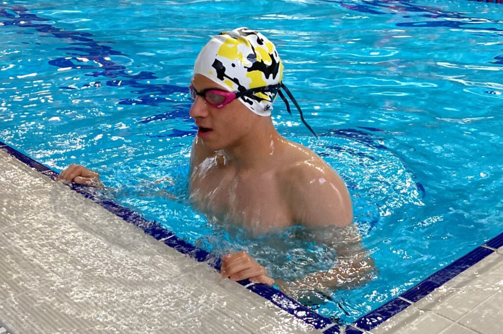 Turkish swimmer Korcan Bulut Özdemir shows off his skills during training, Bartın, Türkiye, May 24, 2023. (AA Photo)