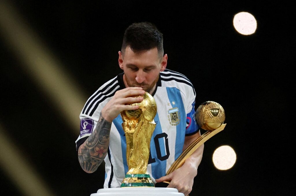 Argentina's Lionel Messi kisses the World Cup trophy after receiving the Golden Ball award as he celebrates after winning the World Cup final against France at the Lusail Stadium, Lusail, Qatar, Dec. 18, 2022. (Reuters Photo)