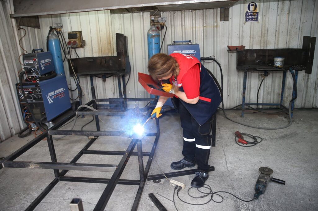 A worker at a factory in Sakarya province, northwestern Türkiye, June 15, 2023. (AA Photo)