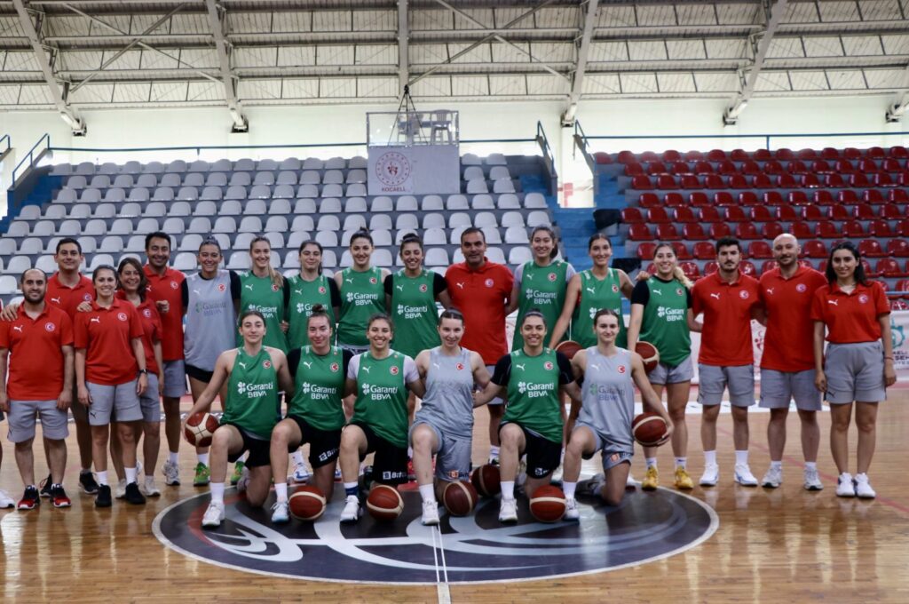Turkish women's under-20 basketball national team pose for a photo after training for the 2023 European Championships, Kocaeli, Türkiye, July 11, 2023. (AA Photo)