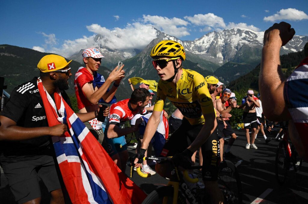 Jumbo-Visma's Danish rider Jonas Vingegaard wearing the overall leader's yellow jersey cycles in the final ascent of Saint-Gervais-les-Bains in the last kilometers of the 15th stage of the 110th edition of the Tour de France cycling race, 179 km (111 miles) between Les Gets Les Portes du Soleil and Saint-Gervais Mont-Blanc, French Alps, July 16, 2023. (AFP Photo)