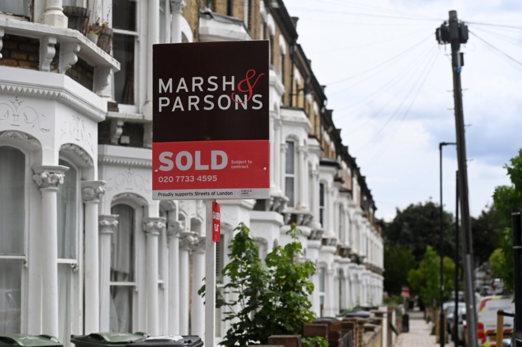 Homes in London, Britain, 26 June 2023. UK fixed mortgage rates have risen to a seven-month high according to Moneyfacts. The average two-year fixed mortgage rate has risen to 6.23 percent, adding to the financial pressures households are facing, as they cope with the cost of living crisis. (EPA Photo)