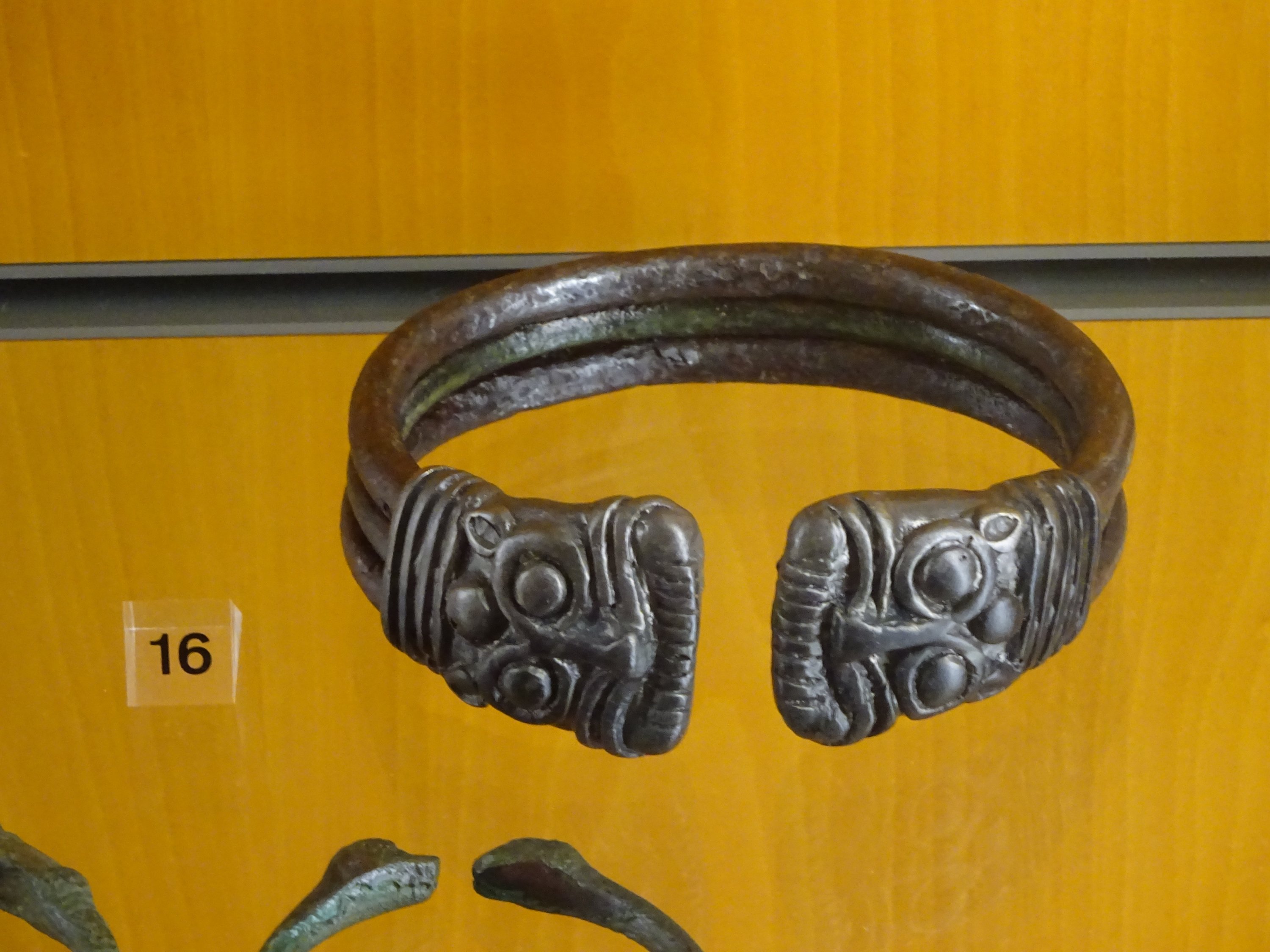283052 “Animal head bracelet,” iron and bronze, Luristan: ninth to eighth centuries B.C., the Fine Arts Museum in Lyon, France. (Photo by A. Peter Dore)