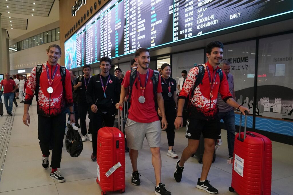 Turkish athletes arrive at the Istanbul Airport after the U23 European Athletics Championships, Istanbul, Türkiye, July 18, 2023. (IHA Photo)