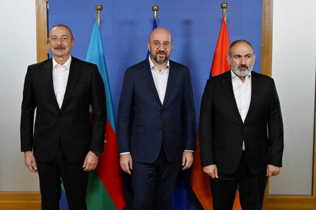 Azerbaijan's President Ilham Aliyev (L), European Council President Charles Michel (C) and Armenia's Prime Minister Nikol Pashinian (R) pose for a picture during a meeting in Brussels, Belgium, July 15, 2023. (Reuters Photo)