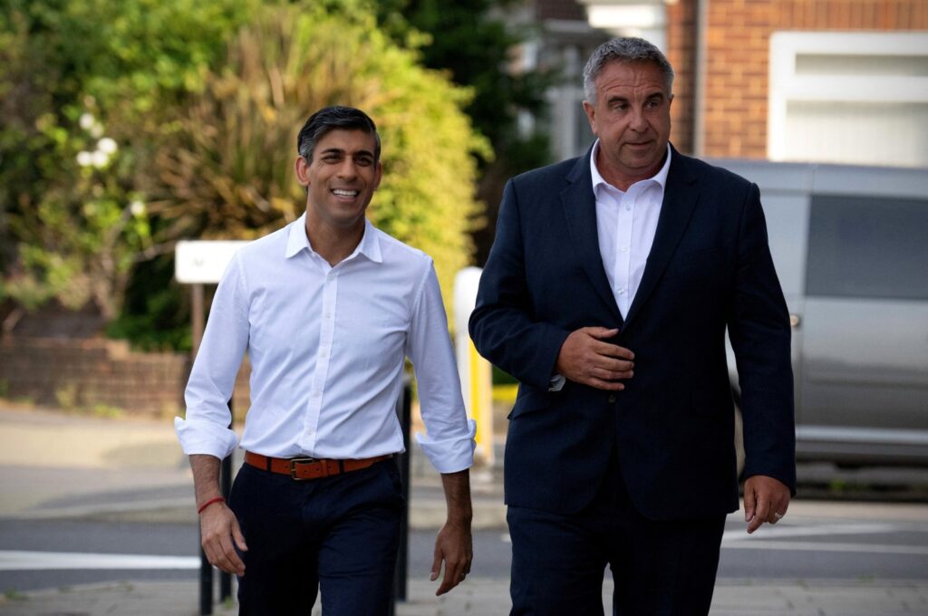 British Prime Minister Rishi Sunak (L) walks with the new Conservative Party MP for Uxbridge and South Ruislip, Steve Tuckwell, following his win in the local by-election, Uxbridge, U.K., July 21, 2023. (Reuters Photo)