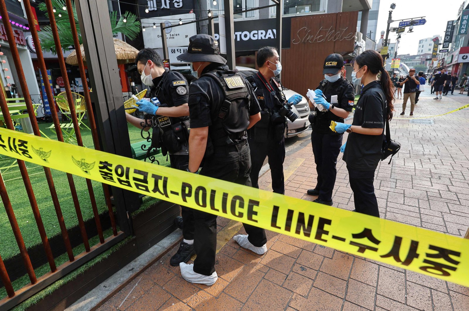 Police officers investigate the scene of an attack near the Sillim subway station, Seoul, South Korea, July 21, 2023. (AFP Photo)