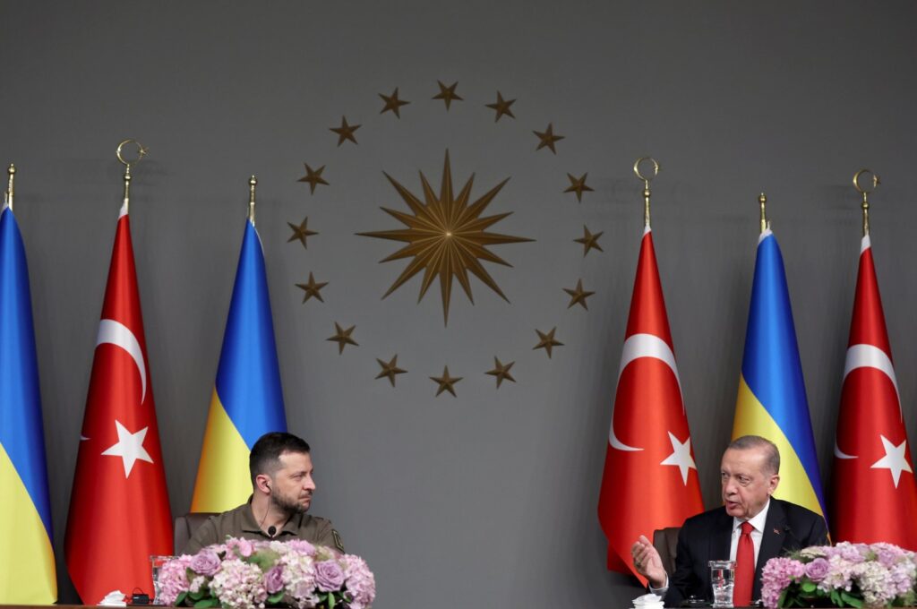 President Recep Tayyip Erdoğan (R) and his Ukrainian counterpart Volodymyr Zelenskyy hold a joint news conference following their meeting in Istanbul, Türkiye, July 7, 2023. (EPA File Photo)