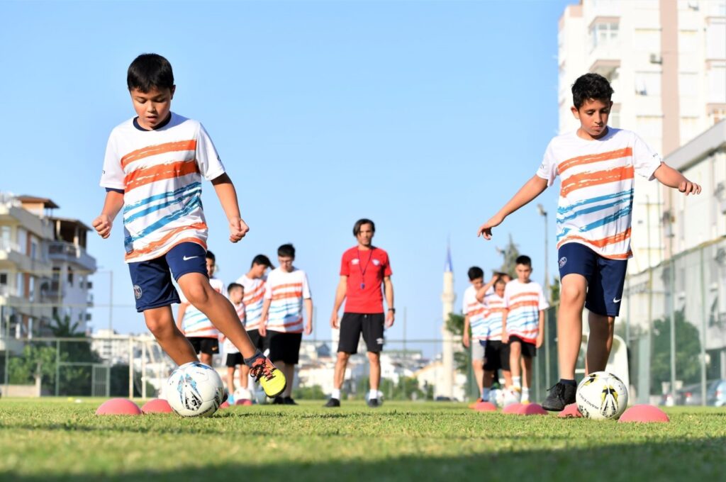 Konyaaltı Belediye Sports Club youths in action during a Summer Sports Schools training session, Antalya, Türkiye, July 23, 2023. (İHA Photo)