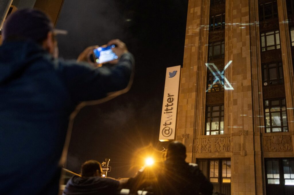 Twitter's new logo projected on the corporate headquarters building in downtown San Francisco, California, U.S. July 23, 2023. (Reuters Photo)