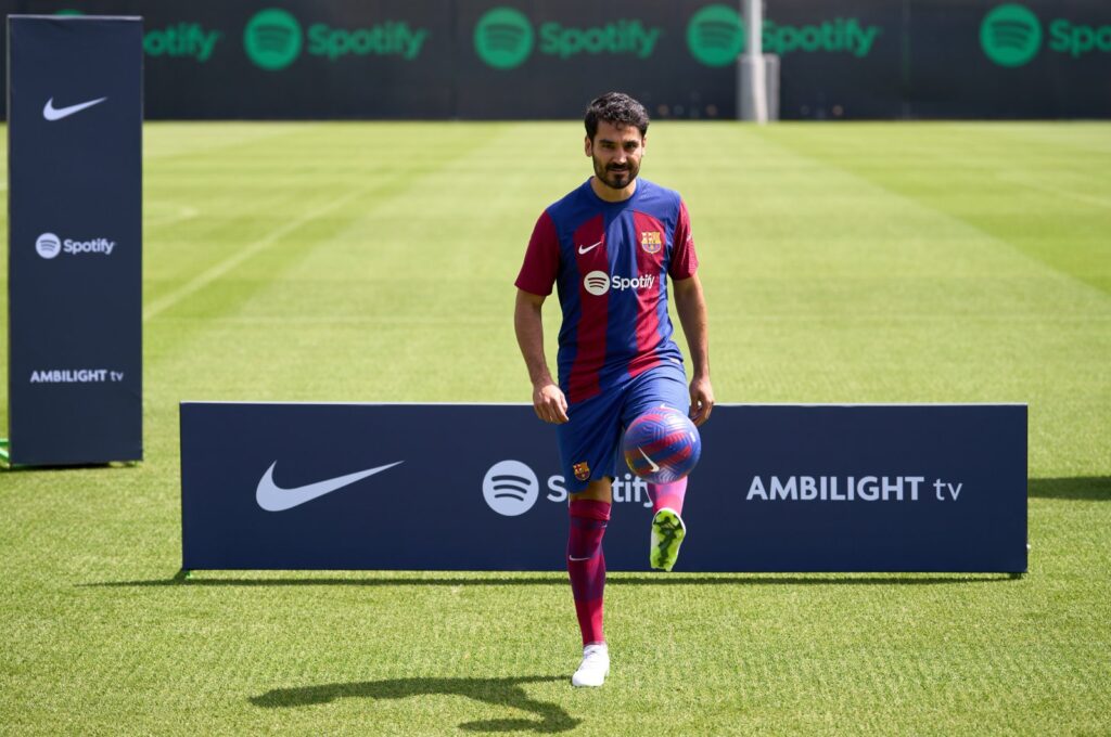 Barcelona's Ilkay Gündoğan juggles the ball as he is unveiled as a new player at Ciutat Esportiva Joan Gamper, Barcelona, Spain, July 17, 2023. (Getty Images Photo)