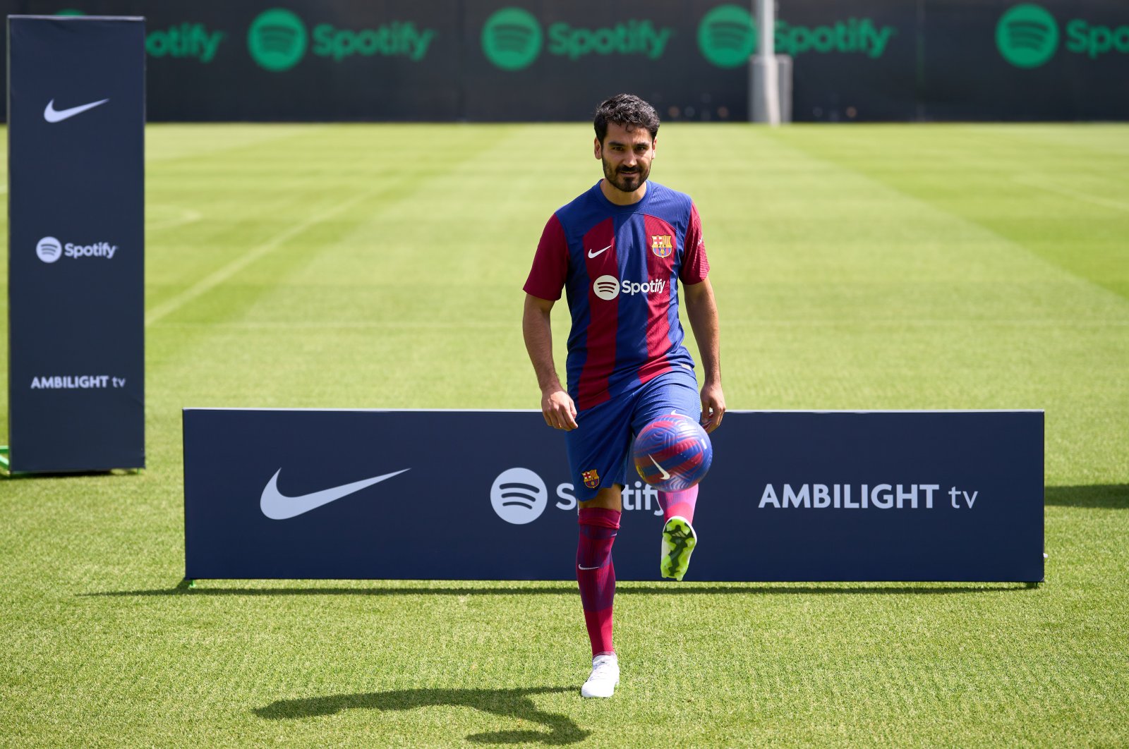 Barcelona's Ilkay Gündoğan juggles the ball as he is unveiled as a new player at Ciutat Esportiva Joan Gamper, Barcelona, Spain, July 17, 2023. (Getty Images Photo)
