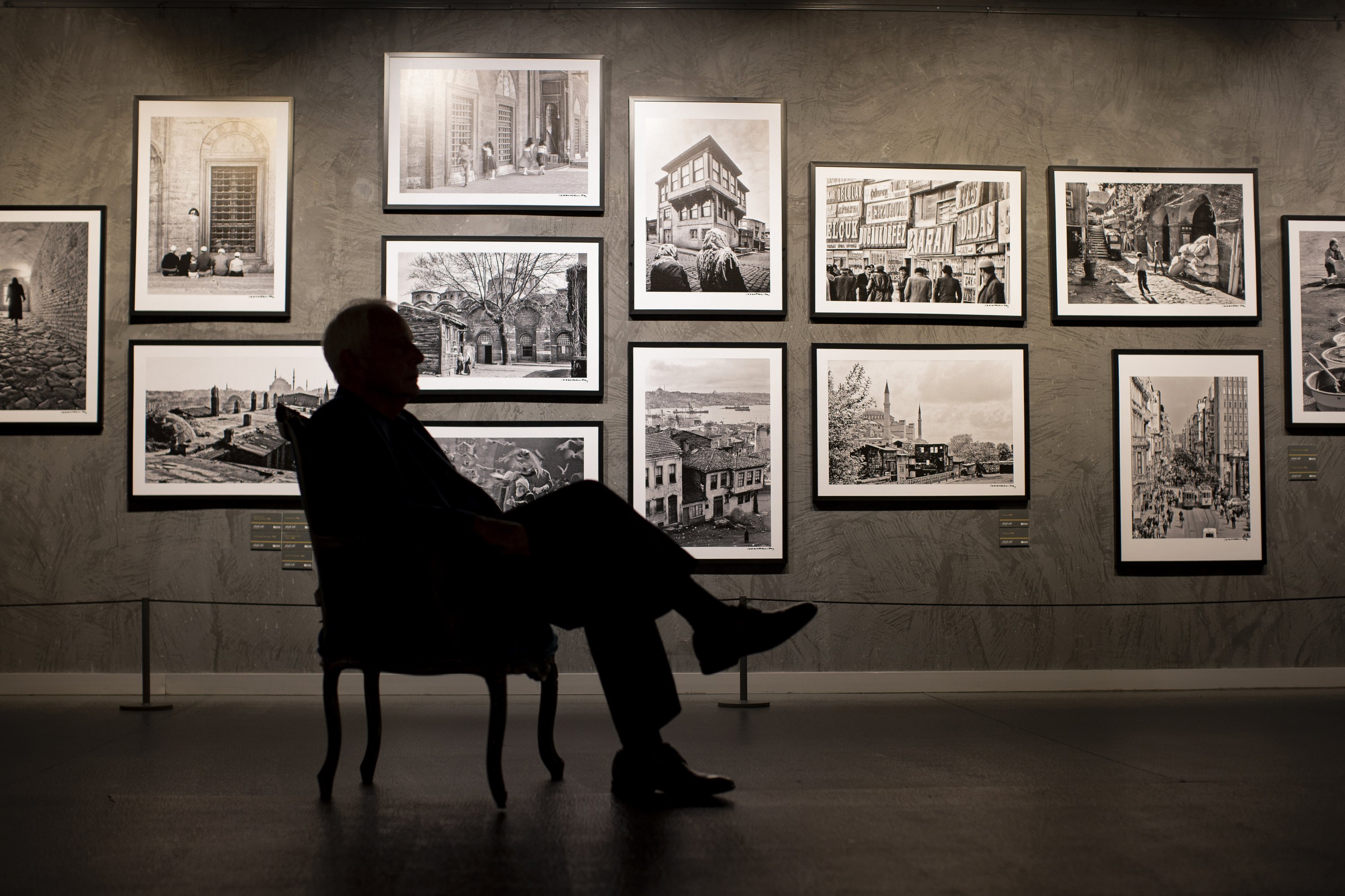 284544 Hailed photographer Izzet Keribar poses with examples of his photography, Istanbul, Türkiye, July 7, 2023. (AA Photo)