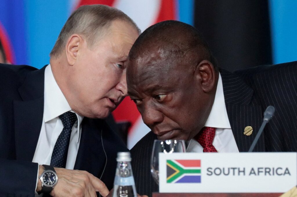 Russia's President Vladimir Putin speaks with South African President Cyril Ramaphosa at the first plenary session as part of the 2019 Russia-Africa Summit at the Sirius Park of Science and Art, Sochi, Russia, Oct. 24, 2019. (Reuters Photo)