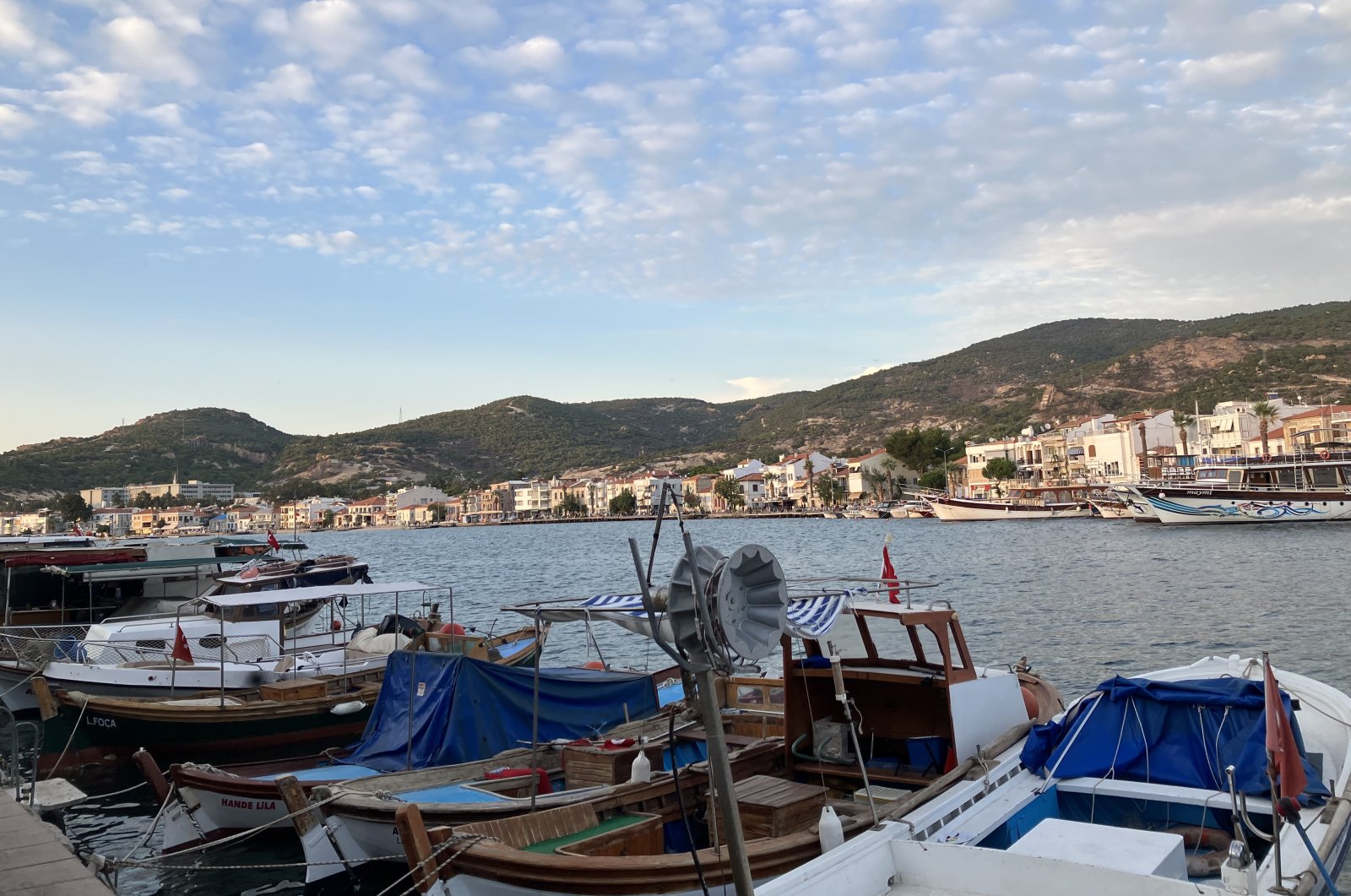 A general view of Foça harbor, Izmir, western Türkiye. (Photo by Burcu Başaran)