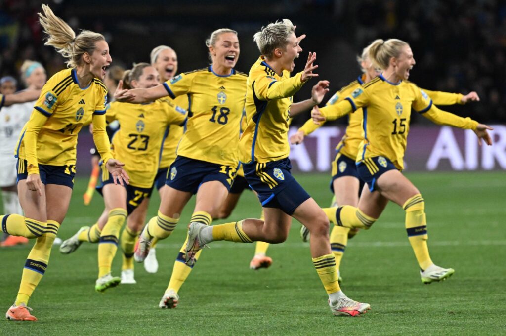 Sweden's forward Lina Hurtig (C) and teammates celebrate their win during the Australia and New Zealand 2023 Women's World Cup round of 16 football match between Sweden and U.S. at Melbourne Rectangular Stadium, Melbourne, Australia, Aug. 6, 2023. (AFP Photo)