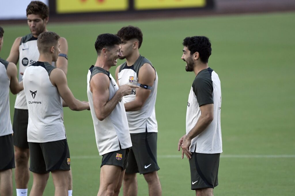 Barcelona's Robert Lewandowski (L) and Ilkay Gündoğan during a training session at Los Angeles Memorial Coliseum, Los Angeles, U.S., July 21, 2023. (Getty Images Photo)