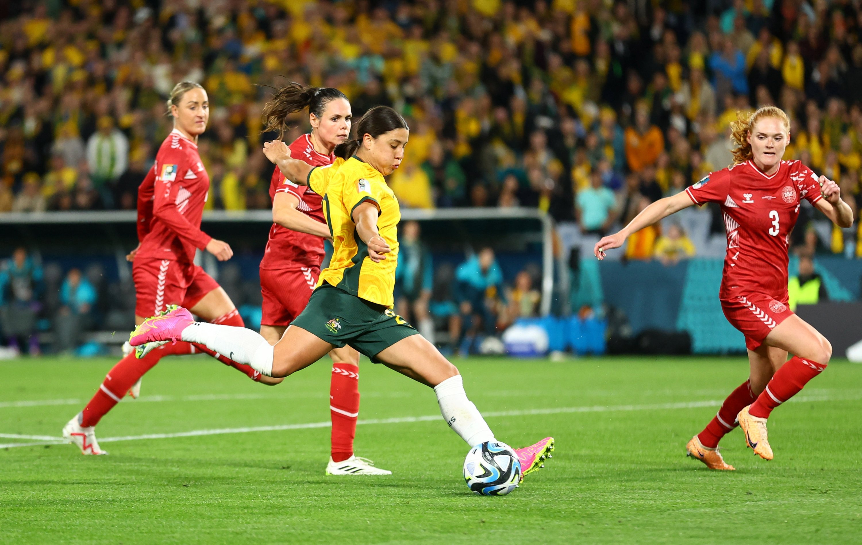 286323 Australia's Sam Kerr shoots at goal during the 2023 Women's World Cup round of 16 match against Denmark at Sydney Stadium, Sydney, Australia, Aug. 7, 2023. (Reuters Photo)