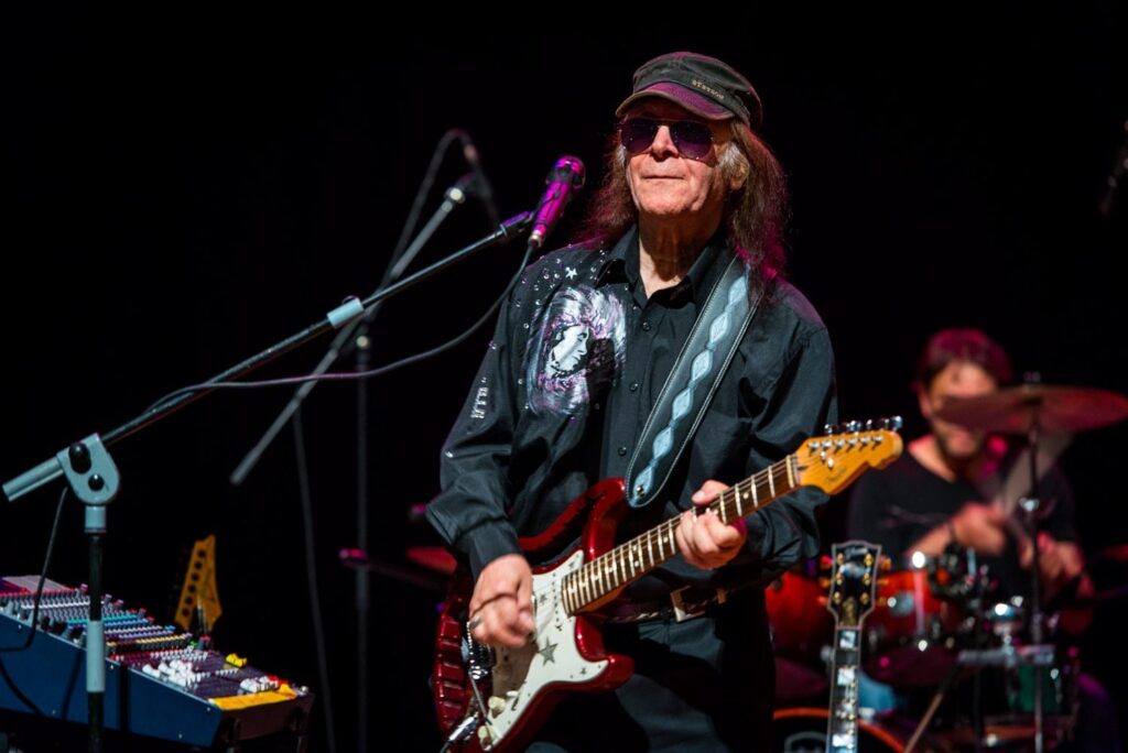 Turkish rock icon Erkin Koray at a concert at Leyla Gencer Arts Center in Istanbul, April 7, 2016. (Sabah File Photo)