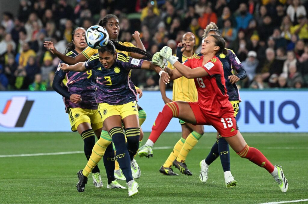 Jamaica's goalkeeper (R) Rebecca Spencer clears the ball past Colombia's defender Daniela Arias during the Women's World Cup round of 16 match at Melbourne Rectangular Stadium, Melbourne, Australia, Aug. 8, 2023. (AFP Photo)