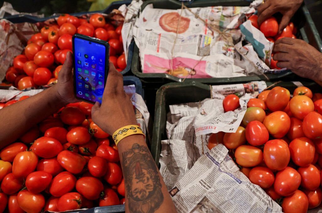 Tomatoes covered with newspapers in baskets at a vegetable wholesale market in Navi Mumbai, India, Aug. 4, 2023. (Reuters Photo)