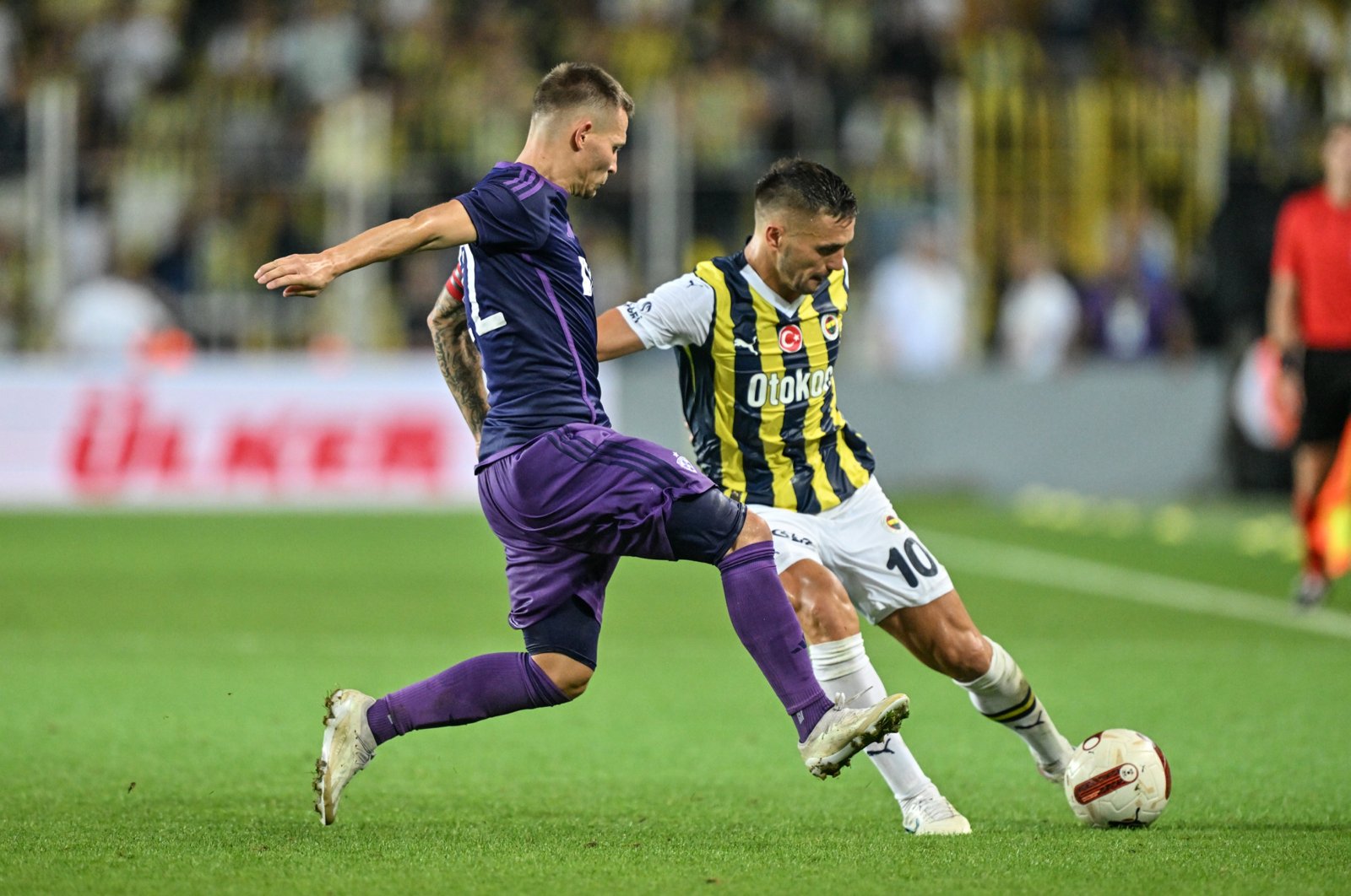 Fenerbahçe's Dusan Tadic (R) in action with Maribor's Martin Milec during the UEFA Europa Conference League qualifiers third round tie at Ülker Stadium, Istanbul, Türkiye, Aug. 10, 2023. (AA Photo)