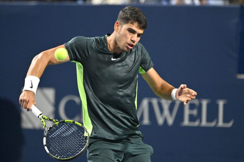 Carlos Alcaraz plays a shot against Hubert Hurkacz in third round play at Sobeys Stadium, Toronto, Canada, Aug. 10, 2023. (Reuters Photo)