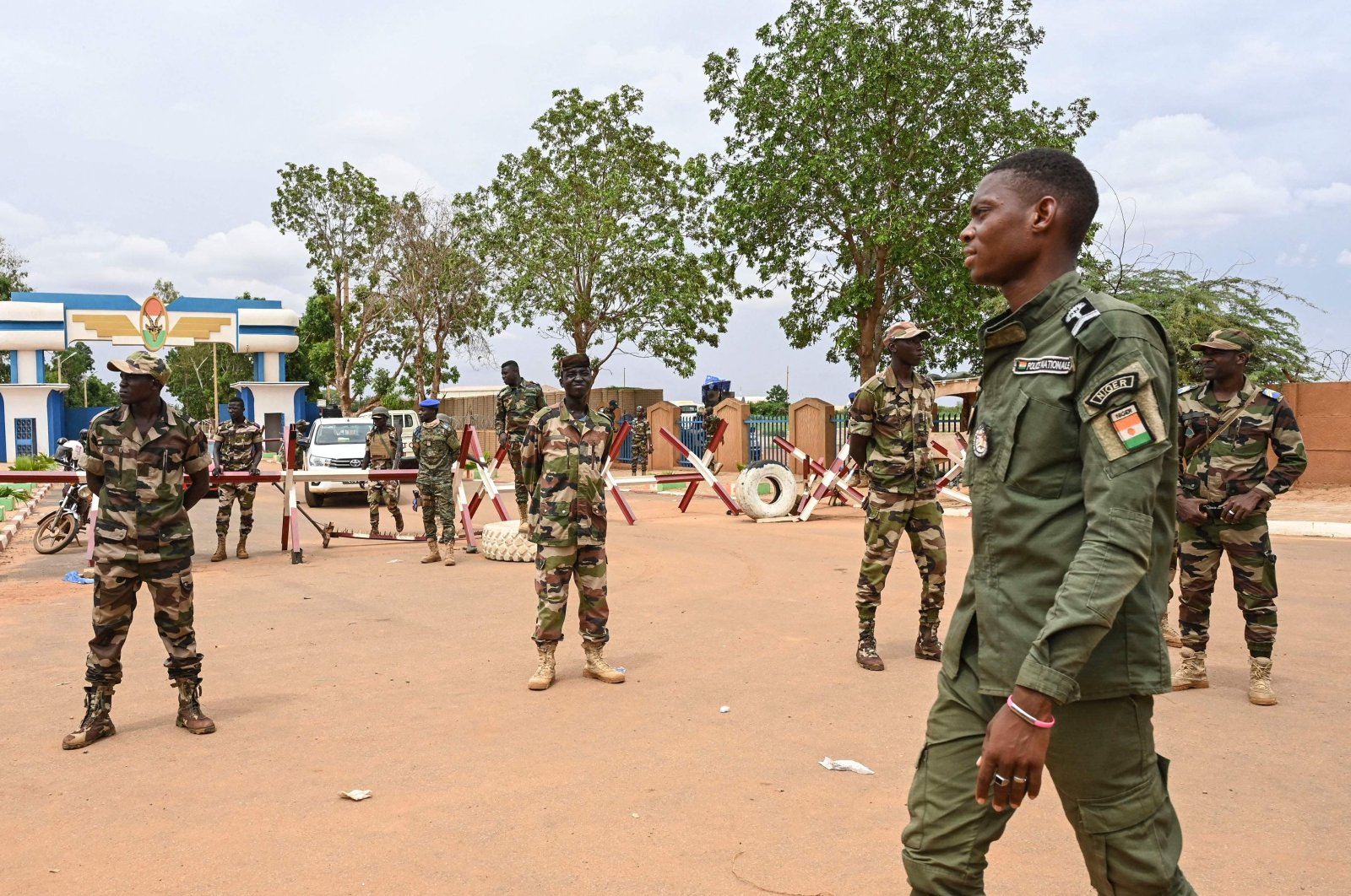 Nigerien soldiers stand guard as supporters of Niger's National Council for the Safeguard of the Homeland (CNSP) gather for a demonstration in Niamey on Aug. 11, 2023. (AFP Photo)