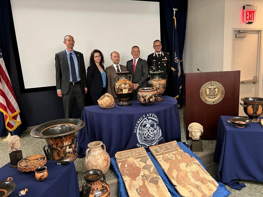 (L-R) Deputy Special Agent in Charge at Homeland Security Investigation NY, Mike Alfonso, First Legal Secretary of Manhattan District Attorney's Office, Gloria Garcia, Italy's Console added, Cesare Bieller, Assistant District Attorney NY, Col. Matthew Bogdanos, Commander of Carabinieri TPC General Vincenzo Molinese, present some of the antiquities returned to Italy from the U.S. during a ceremony in New York, U.S., Aug. 8, 2023. (Reuters Photo)