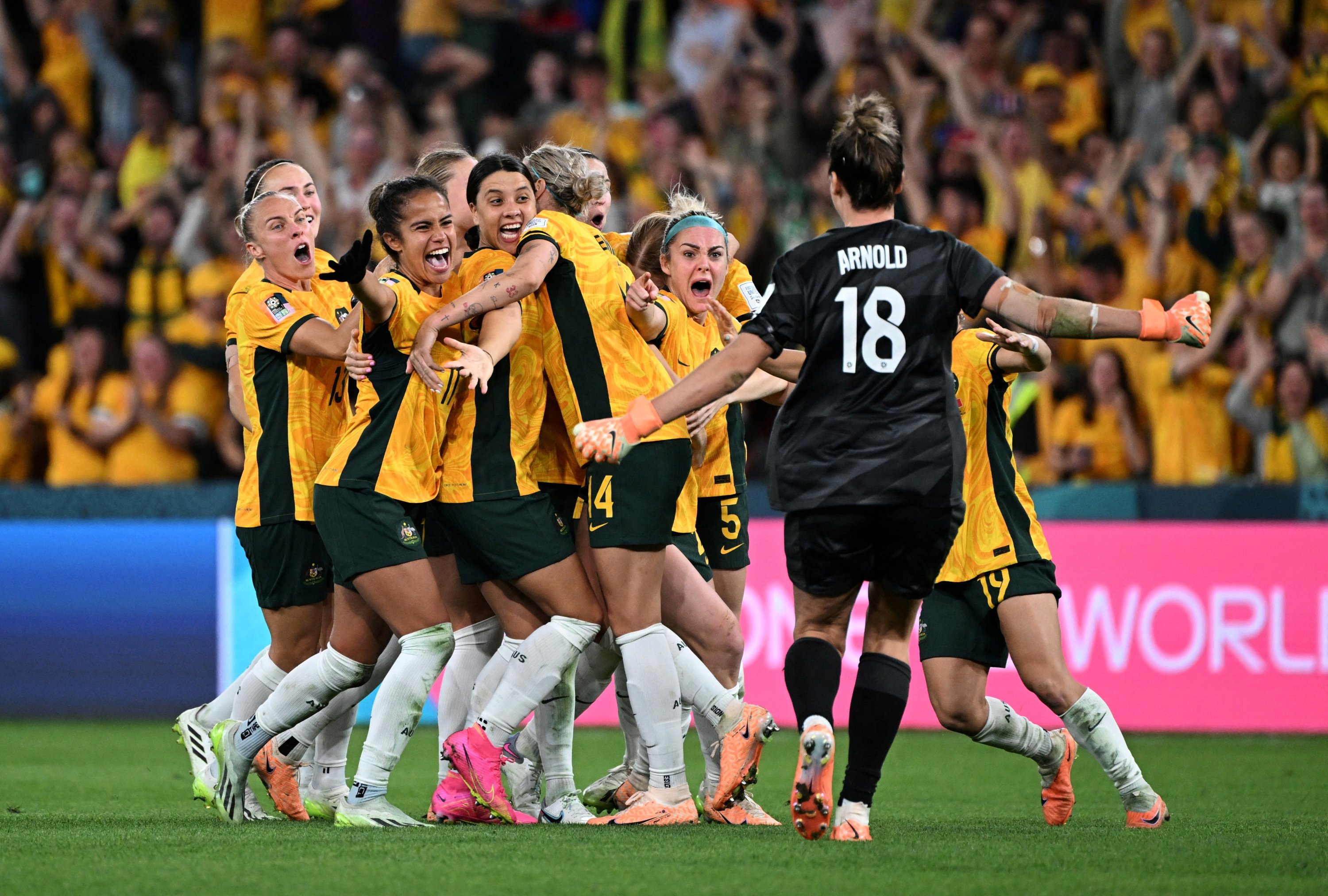 287132 Australia's players celebrate winning the match after a penalty shootout in their Women's World Cup quarterfinal against France, Brisbane, Australia, Aug. 12, 2023. (Reuters Photo)