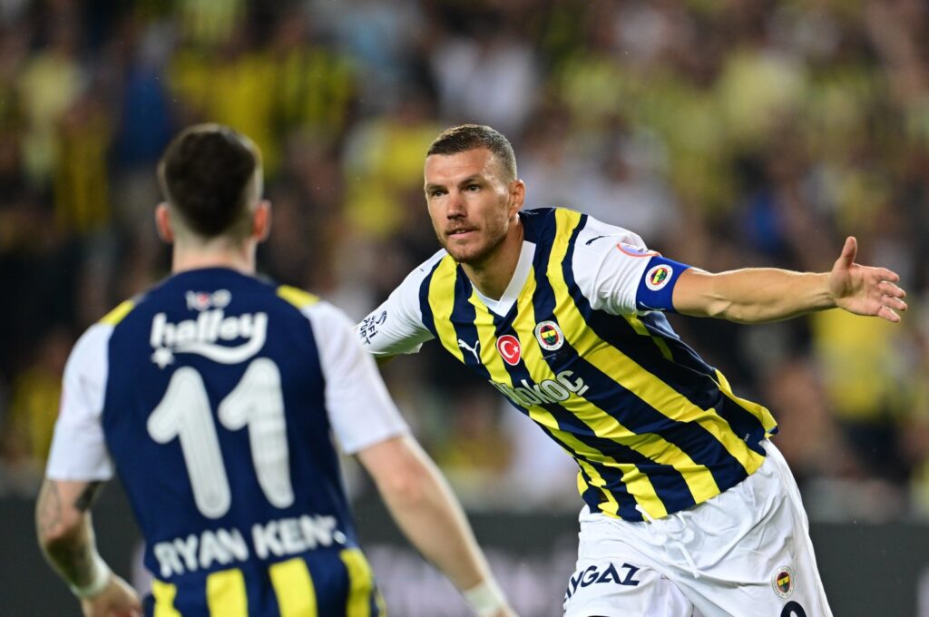Fenerbahçe's Edin Dzeko (L) celebrates after scoring a goal against Gaziantep, Istanbul, Türkiye, Aug. 13, 2023. (AA Photo)