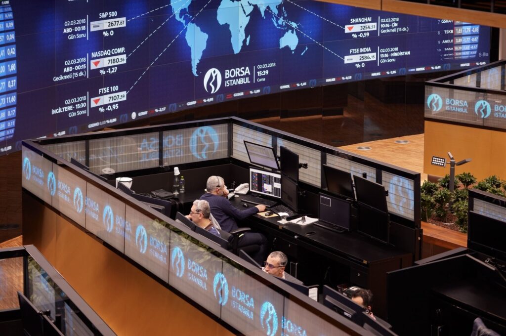 Traders work at their desks on the floor of the Borsa Istanbul Stock Exchange, Istanbul, Türkiye, March 2, 2018. (IHA Photo)