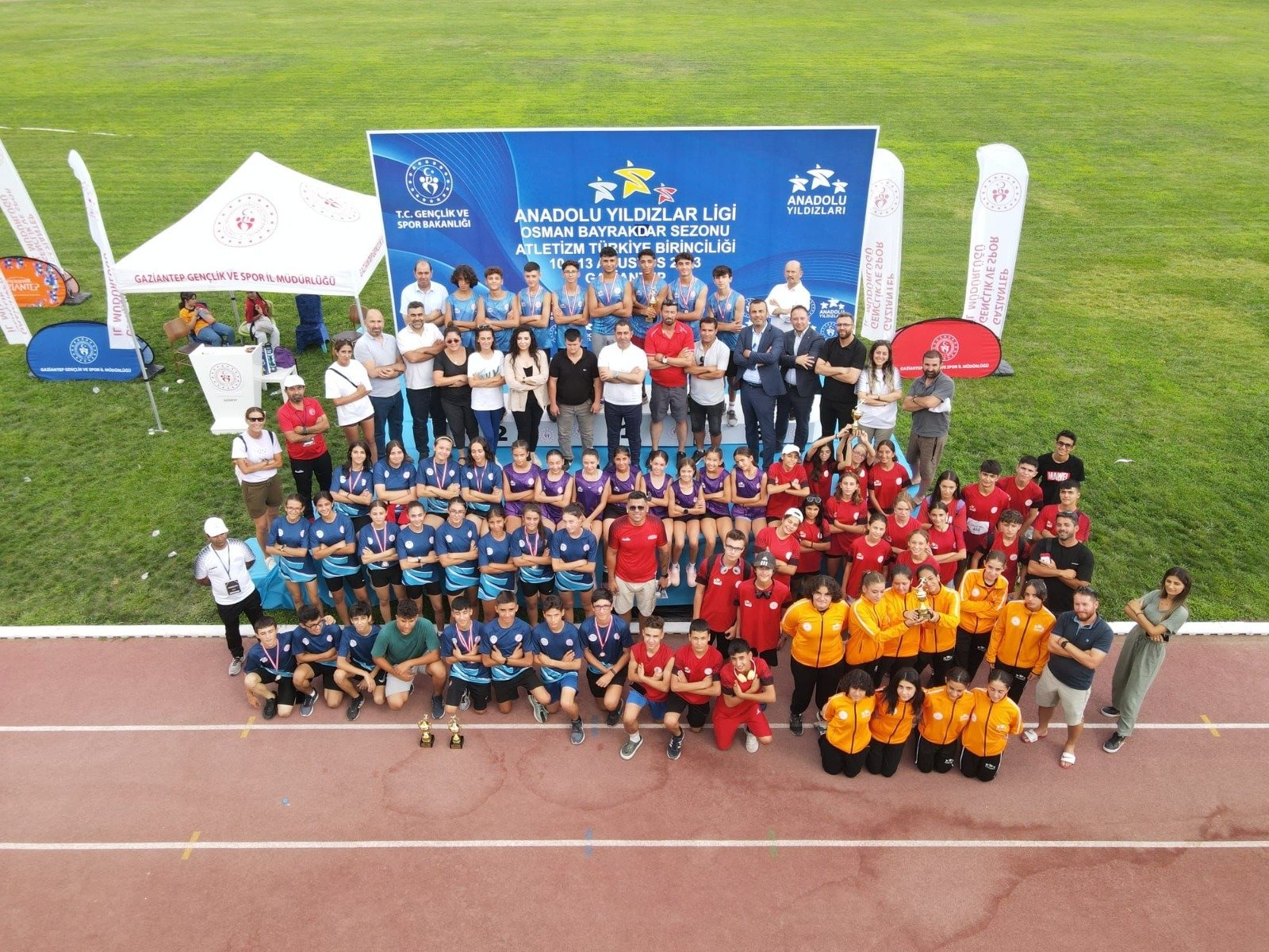 Award-winning young athletes pose for a photo after the Anatolian Youths League (ANALİG), Gaziantep, Türkiye, Aug. 13, 2023. (DHA Photo)